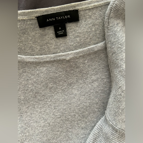 Ann Taylor gray sweater with puffy sleeves - Picture 3 of 4